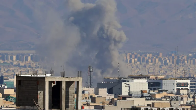 EUA e Israel ampliam ataques em nova fase da guerra no Irã
