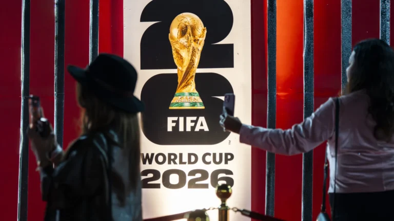 FIFA minimiza guerra e diz: “A Copa vai acontecer, é grande demais”
