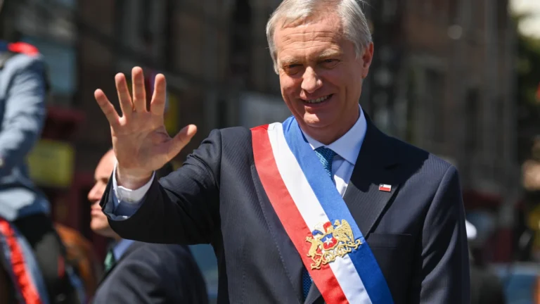 Com posse de Kast, governo mais à direita desde Pinochet tem início no Chile