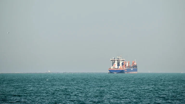 Saiba por que é difícil reabrir Estreito de Hormuz