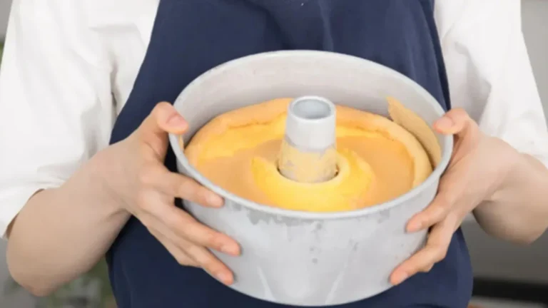 O bolo não cresceu? Veja os erros mais comuns e como salvar a sua receita