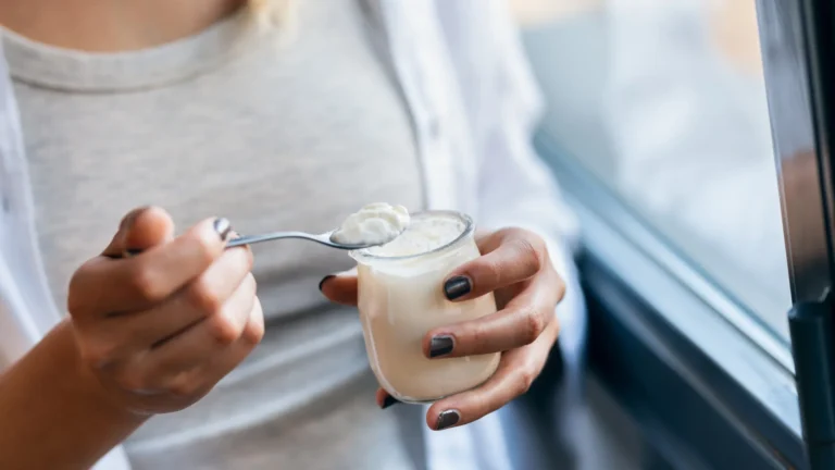 Saiba qual é o melhor horário para comer iogurte e controlar o apetite
