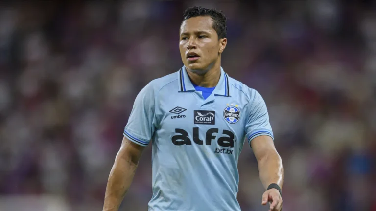 Cirurgia de Marlon é bem sucedida e jogador do Grêmio deve ter alta neste domingo