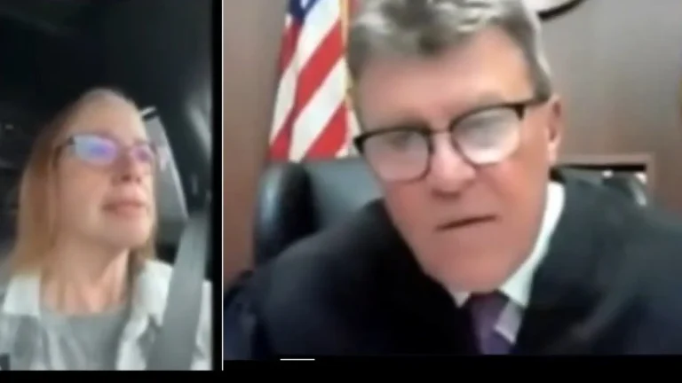 Mulher entra em audiência dirigindo, mente e leva bronca de juiz; veja