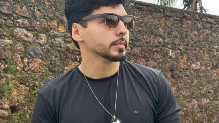 Após condenação de cantor por estupro, filha posta: ‘Enterro meu genitor’