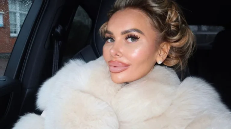 Influencer posta fotos do caixão da filha que morreu por bullying online