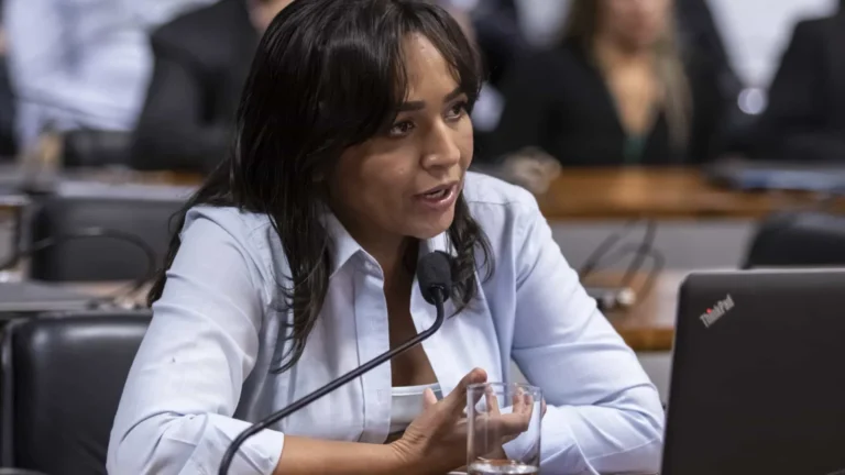 Senadora alega insatisfação com candidatura presidencial de Caiado, deixa PSD e se filia ao PT