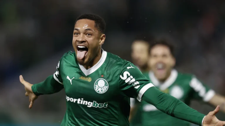 Palmeiras terá ‘maratona’ fora de casa e trabalha para recuperar Vitor Roque