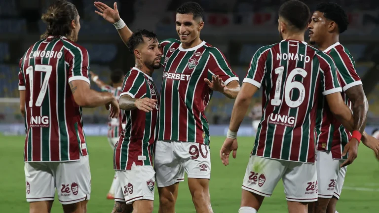 Fluminense joga para manter o embalo contra o Coritiba de olho na liderança do Brasileirão