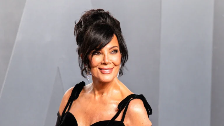 Kris Jenner exibe novo visual após cirurgia de 100 mil dólares